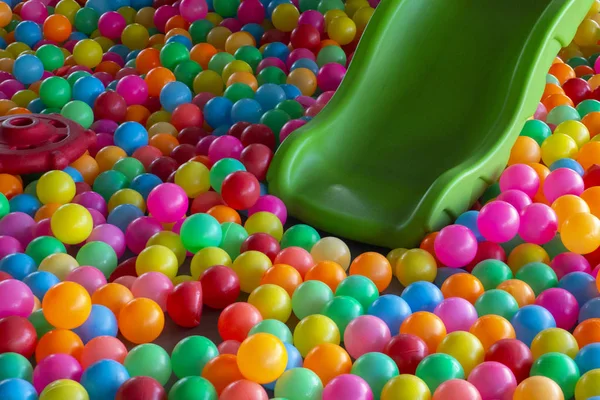 Boules Plastique Colorées Dans Une Piscine Sèche Aire Jeux Pour — Photo