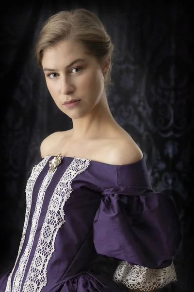 Mulher Vitoriana Renascentista Século Xviii Vestido Seda Com Detalhes Renda — Fotografia de Stock