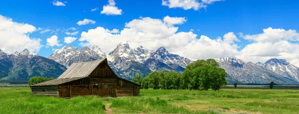 Antiguo granero en Jackson Hole — Foto de Stock