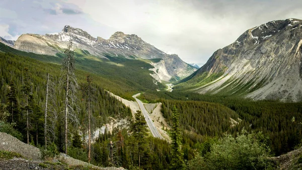 Straße durch die Rockies — Stockfoto