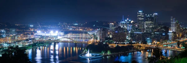 Pittsburg Cityscape τη νύχτα — Φωτογραφία Αρχείου