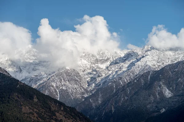 雪の覆われた山 — ストック写真