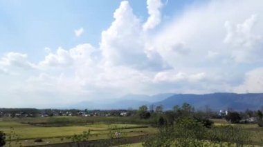 Geçen yükü Timelapse modunda bulutlar