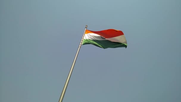 Bandeira indiana acenando na brisa — Vídeo de Stock