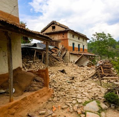 Deprem evi imha