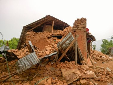 Deprem evi imha