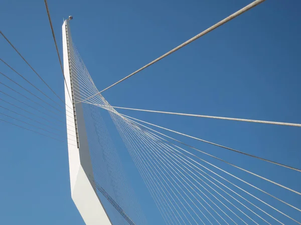 Mordern köprü mimari — Stok fotoğraf