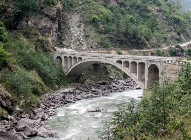 Kemer köprü üzerinde Nehri