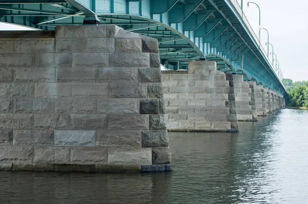 橋の石の柱 — ストック写真