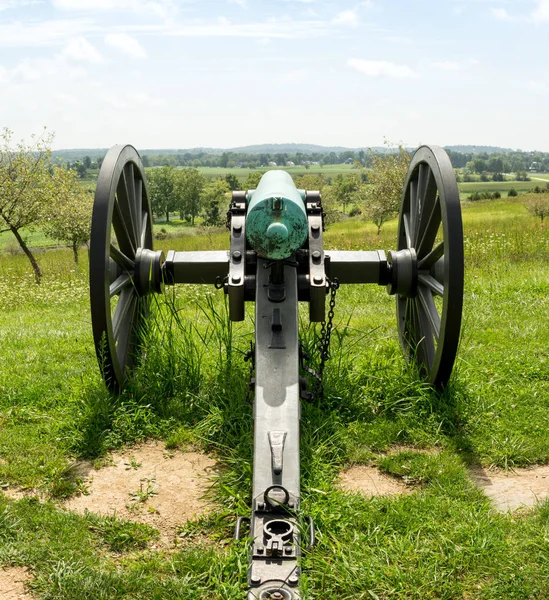 Back View of Cannon Overlooking the Valley — Stock Photo, Image