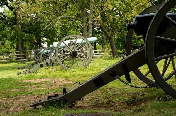 Historic Cannon Artillery Pointing over Stone Wall — Stock Photo, Image