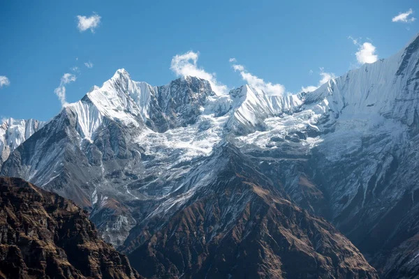 Cordilleras y Valle de las Montañas cubiertas de nieve —  Fotos de Stock