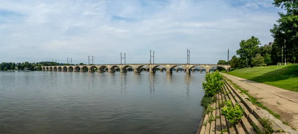 Мост через реку Саскуэханна в Харрисбурге — стоковое фото