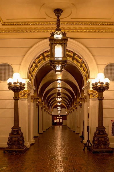 Освітлені арочні коридор в будівлі Капітолію — стокове фото