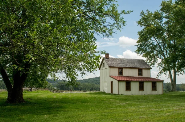 Granja en el campo — Foto de Stock