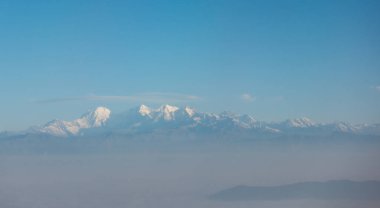 Sabah ışık engebeli Himalaya Dağları