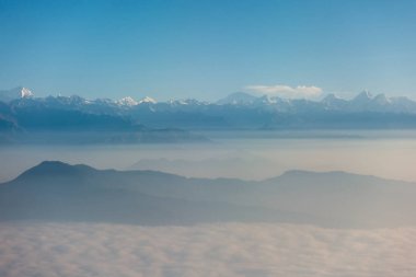 Sabah ışık engebeli Himalaya Dağları