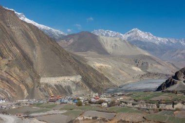 Küçük kasaba tepelerde