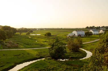 Akşam güneşi tarım arazisi