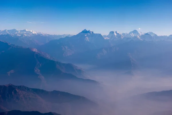 Montagne Himalayane robuste nella luce del mattino — Foto Stock