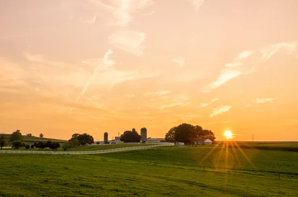 Západ slunce zemědělské půdy v Lancaster County — Stock fotografie