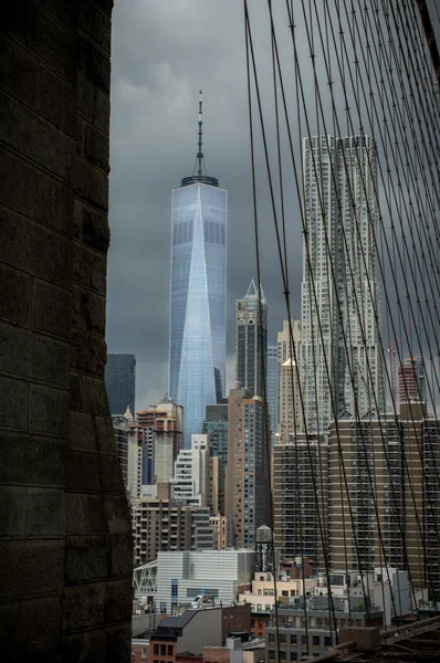 Brooklyn Bridge e a Torre da Liberdade — Fotografia de Stock