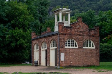 Hapers Feribotu, Batı Virginia İtfaiyesi Kalesi