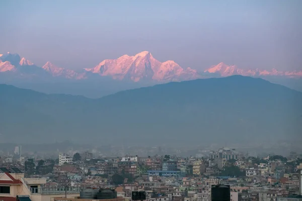 Panorama del valle de Katmandú con montañas del Himalaya en la noche —  Fotos de Stock