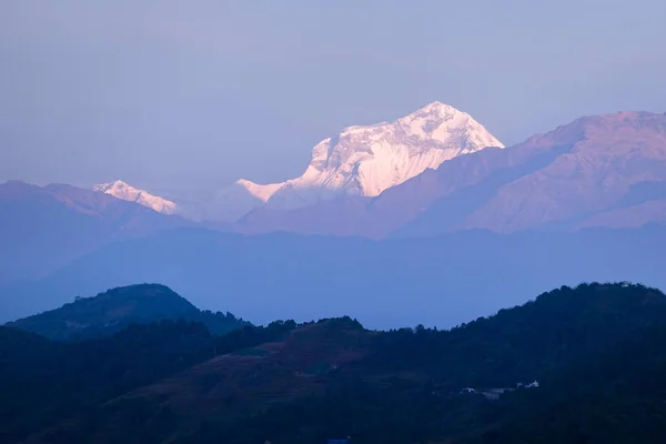 Luzes e sombras nas montanhas do Himalaia — Fotografia de Stock