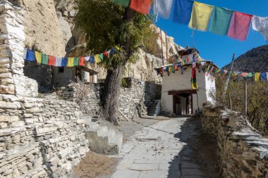 Bir Köye Chorten Stupa Girişi
