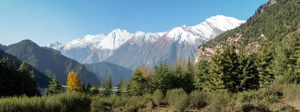 Autunno sulle montagne dell'Himalaya — Foto Stock