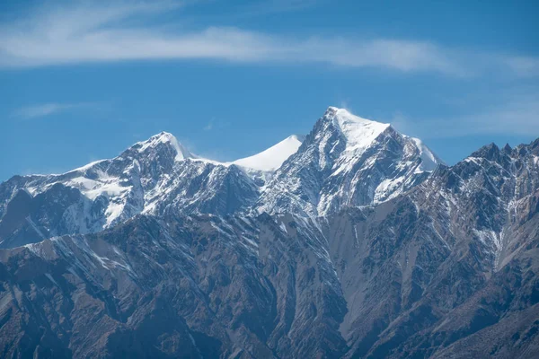 Gekartelde toppen van de Himalaya — Stockfoto