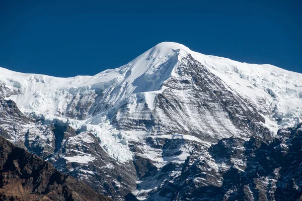 Glaciar de nieve en el pico de la montaña en Nepal —  Fotos de Stock