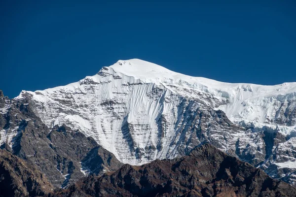Glaciar de nieve en el pico de la montaña en Nepal —  Fotos de Stock