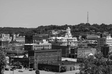 Zanesville, Ohio şehrinin yüksek açı görünümü.