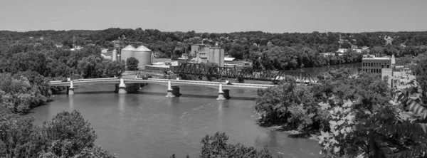 Shaped Bridge Zanesville Ohio Town Grain Elevators Background — Stock Photo, Image