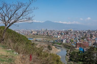 Güneydoğu Asya 'daki Katmandu Nepal şehrinin arkasındaki Himalaya Dağlık Tepeleri' nin manzarası..