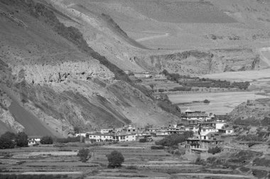 Nepal 'in Himalaya Dağları Vadisi' nde küçük bir kasaba..