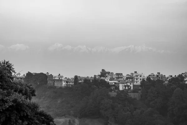 Montanhas Himalaia Luz Pôr Sol Sobre Uma Pequena Cidade — Fotografia de Stock
