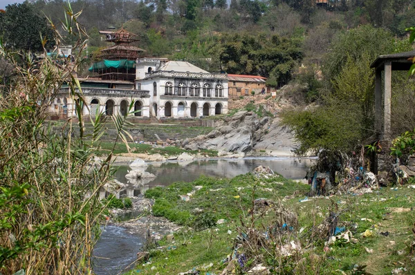 Temple Hindou Long Rivière Bagmati Polluée Dans Vallée Katmandou Népal — Photo