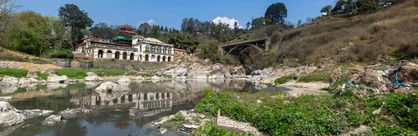 Templo Hindu Longo Rio Bagmati Poluído Vale Kathmandu Nepal — Fotografia de Stock