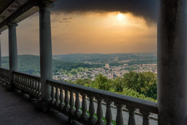 Výhledem Město Reading Pennsylvania Bouřlivý Den Nedalekého Kopce — Stock fotografie