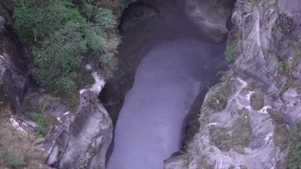 Vue Aérienne Une Cascade Dans Une Gorge Profonde Dans Les — Video