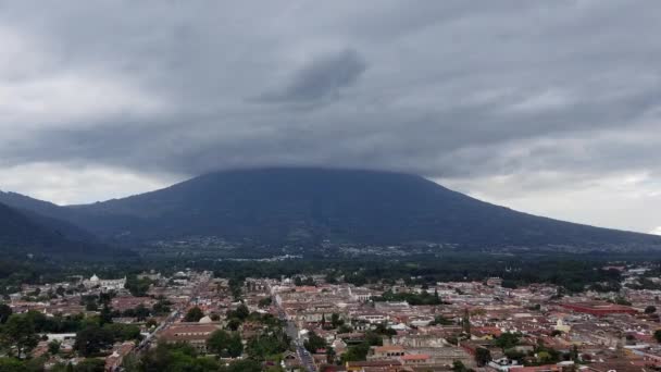 Décalage Temporel Nuages Autour Pic Volcanique Dans Ville Antigua Guatemala — Video