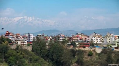 Nepal 'in Katmandu şehrinin üzerindeki Himalaya Dağları manzarası.