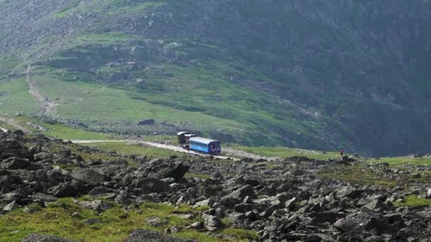 Train à crémaillère descendant le mont Washington — Video