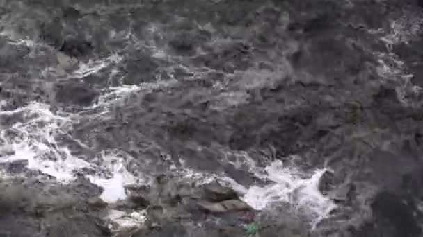 Špinavá Znečištěná Řeka Bagmati Údolí Káthmándú Nepálu — Stock video