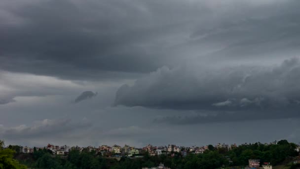 Vídeo Timelapse Das Nuvens Escuras Tempestade Ameaçadoras Sobre Cidade Katmandu — Vídeo de Stock