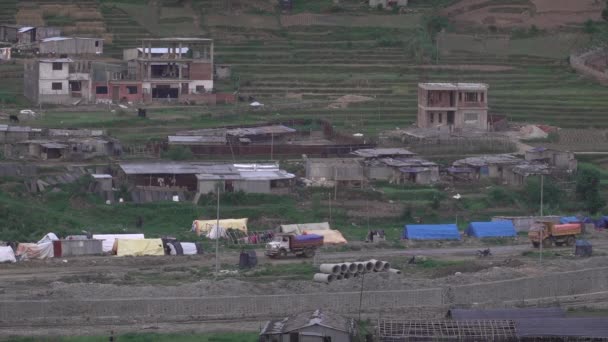 Kathmandu Nepal Mai 2020 Einige Kipper Fahren Auf Einer Schlammigen — Stockvideo