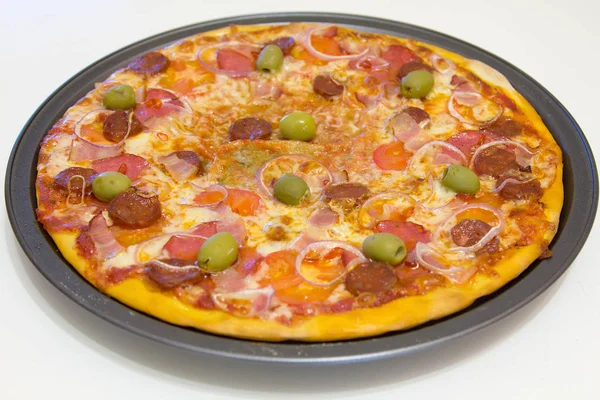 Pizza with chorizo, salami, bacon, onions and olives — Stock Photo, Image